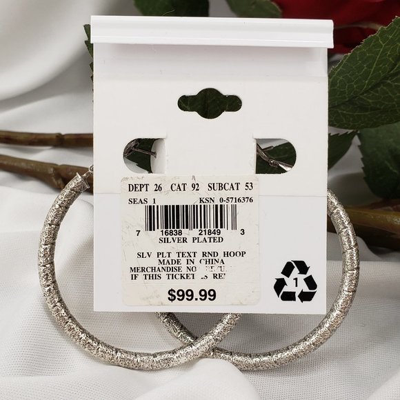 Beautiful Silver Plated Hoop Earrings NWT - Picture 2 of 2
